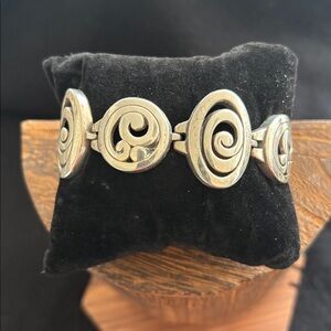 Elegant Silver Swirl Bracelet